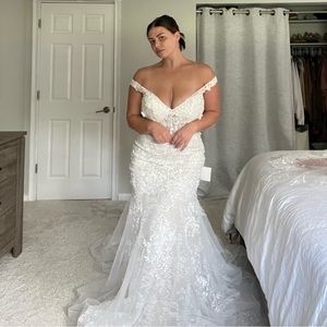 STUNNING mermaid wedding gown